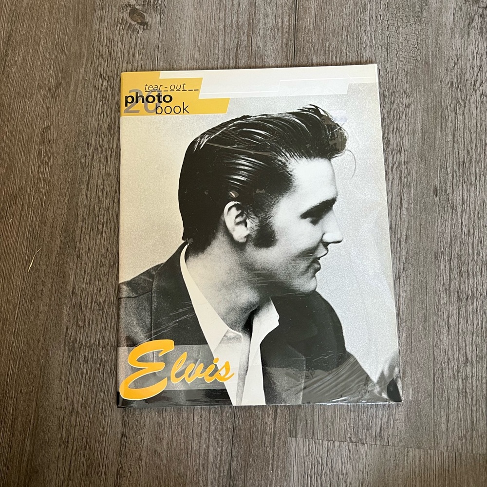 NWT Elvis Presley cut out photo book - Picture 2 of 2